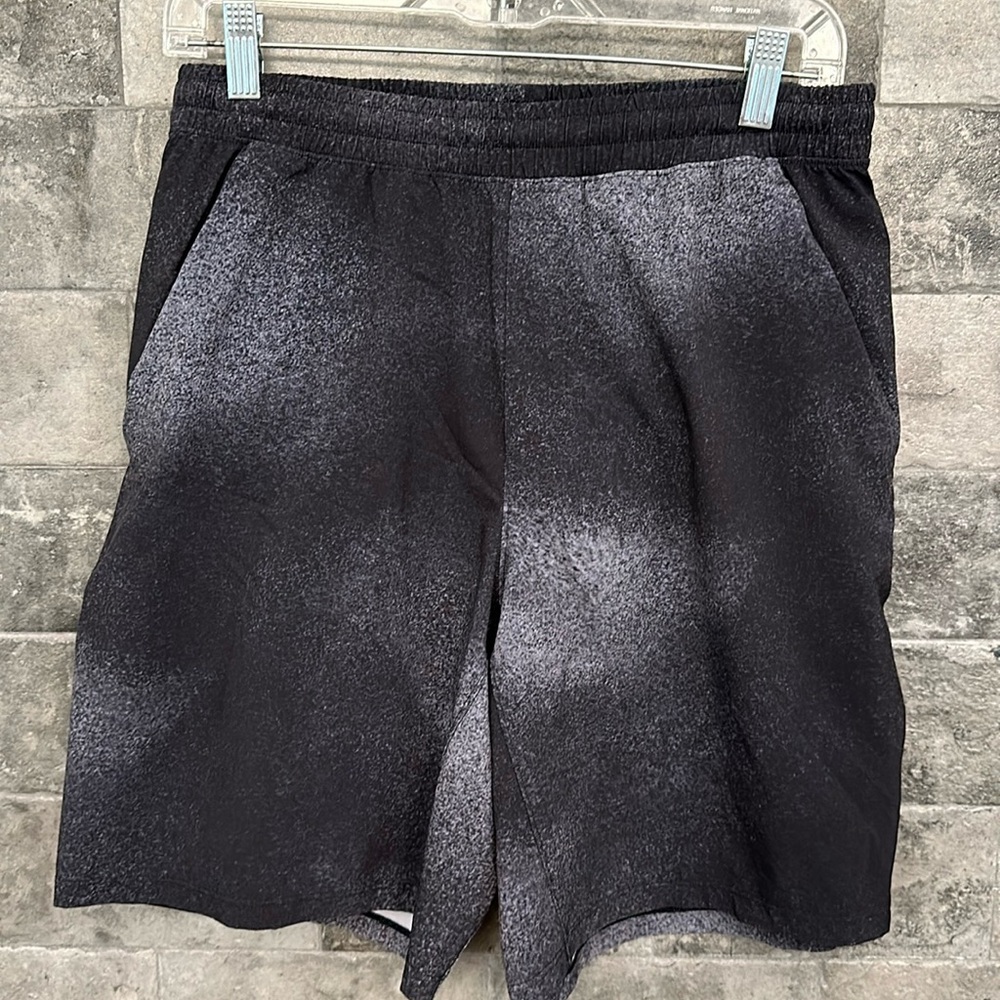 Lululemon Men’s Pacebreaker Shorts Medium 9” Lined Black and Gray
